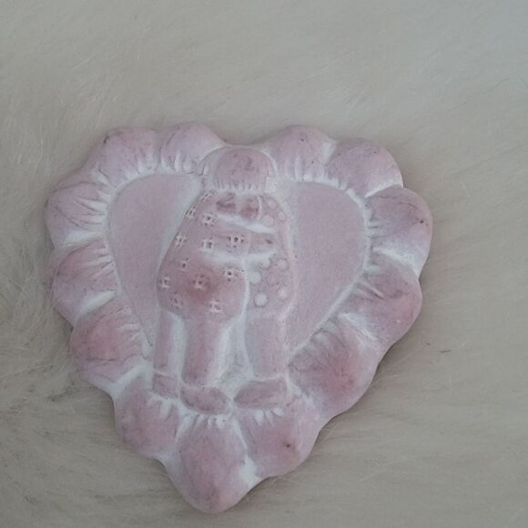 Vintage 1998 Isabel Bloom "Hugging Children" Pink Puffed Heart Stone Sculpture - Picture 1 of 3